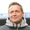 Fußball Bundesligaspiel Trainer - begeisterter Bergsportler