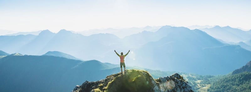 Energie tanken Wanderung auf Berggipfel