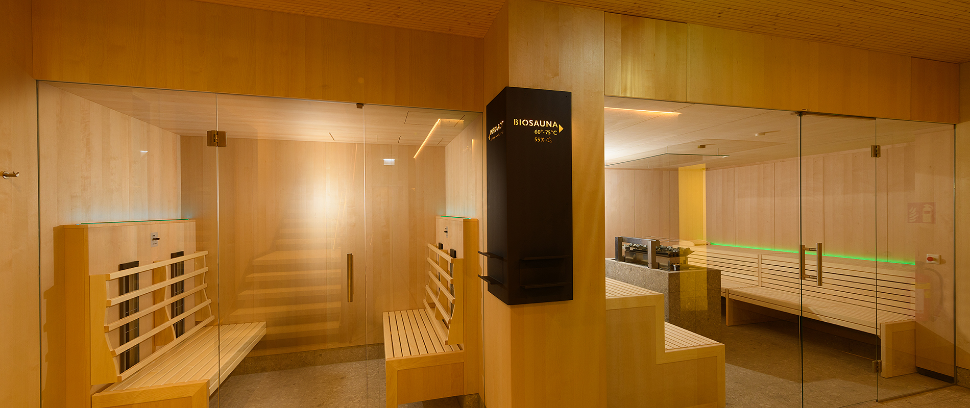 Wellness Hotel Flachau Wellnessbereich Sauna  Tauernhof Entspannen Pool