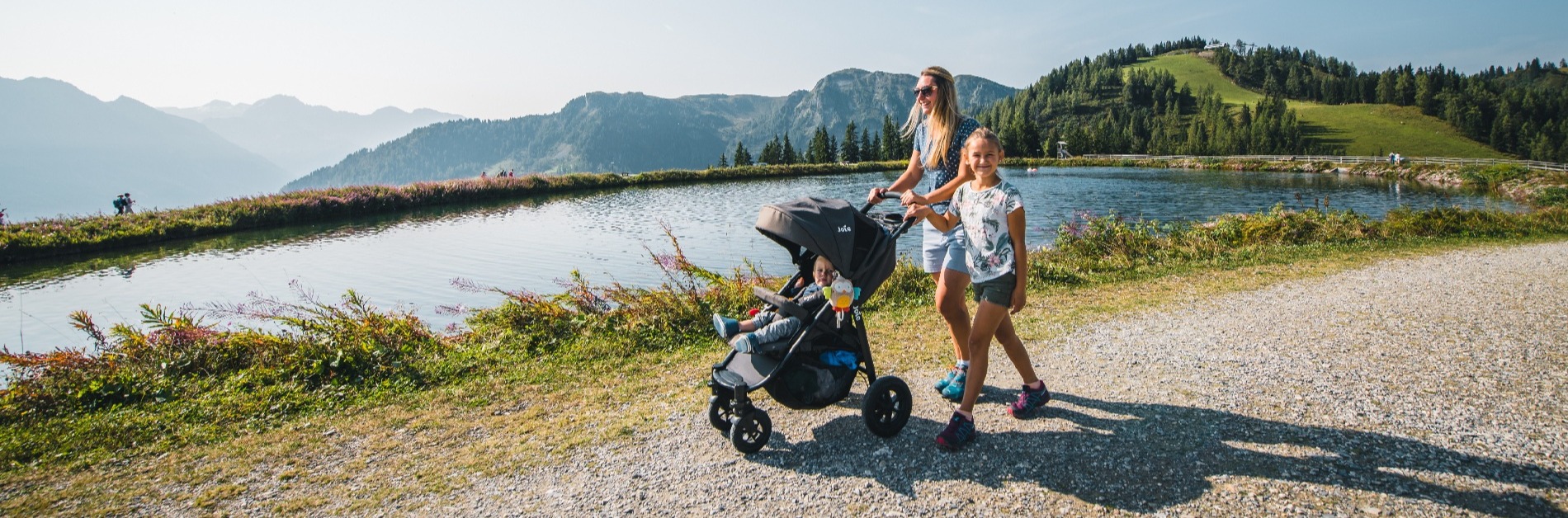 Familienurlaub Wandern Kinderwagen Wandertour