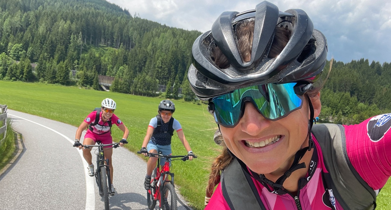 Bike Tour mit Helm bietet hohen Schutz bei Sturz mit MTB